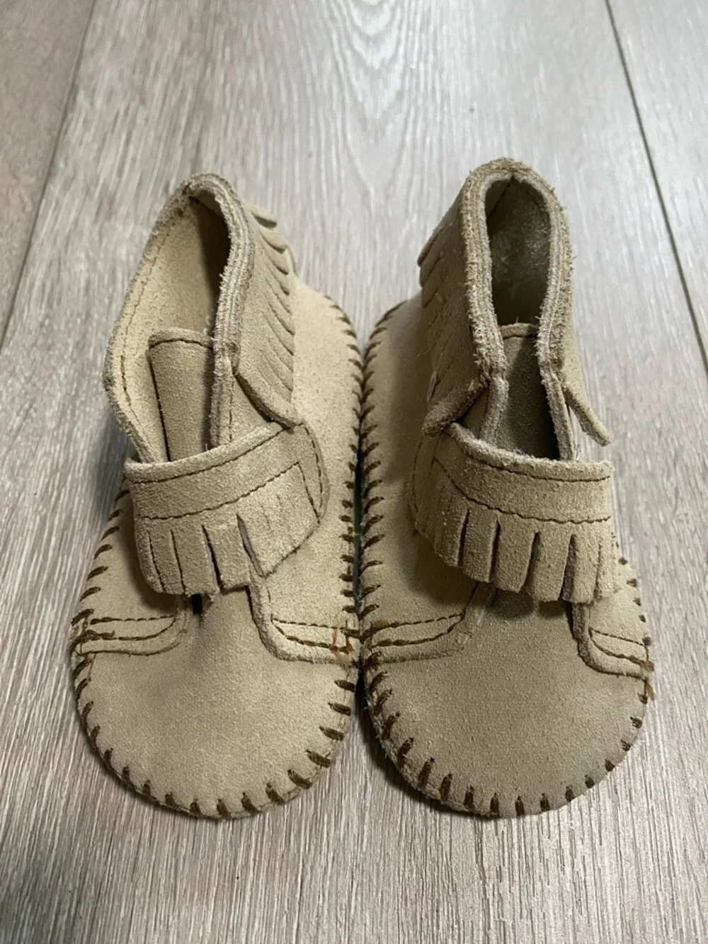 Minnetonka Kids Tan Suede Fringe Moccasins Baby Sz 2 Girls Boys Leather Velcro